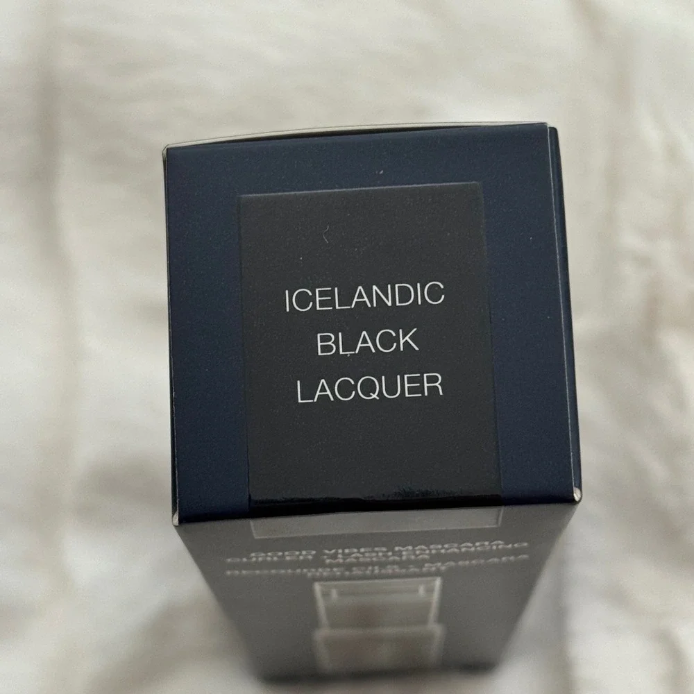 NIB trèStiQue Good Vibes Mascara +Built-In Lash Curler Icelandic Black Full Size